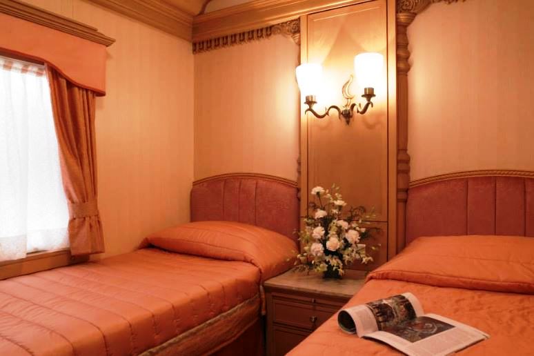 Golden Chariot Room