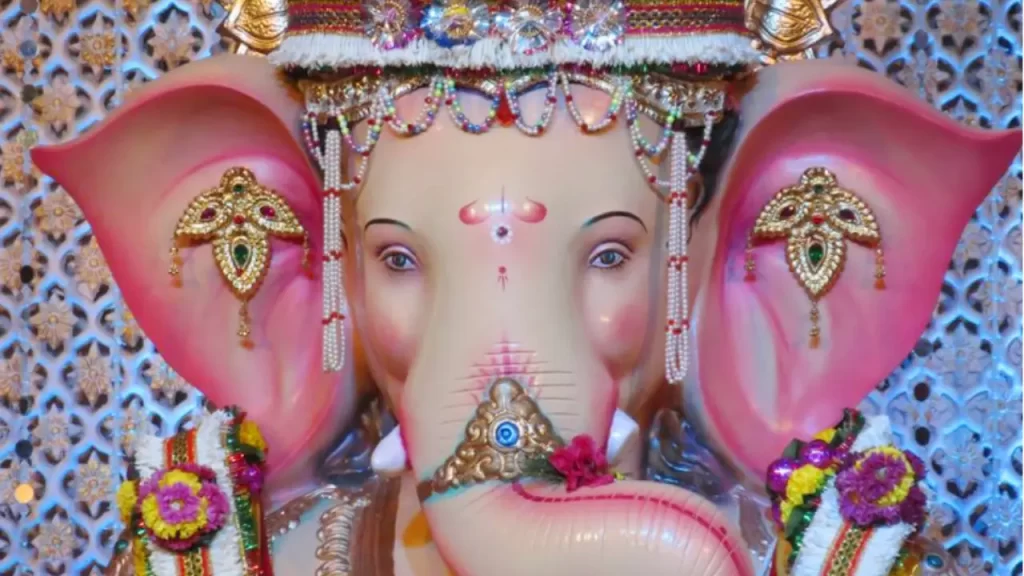 Andheri Cha Raja remains one of the popular ganesh murti in Mumbai