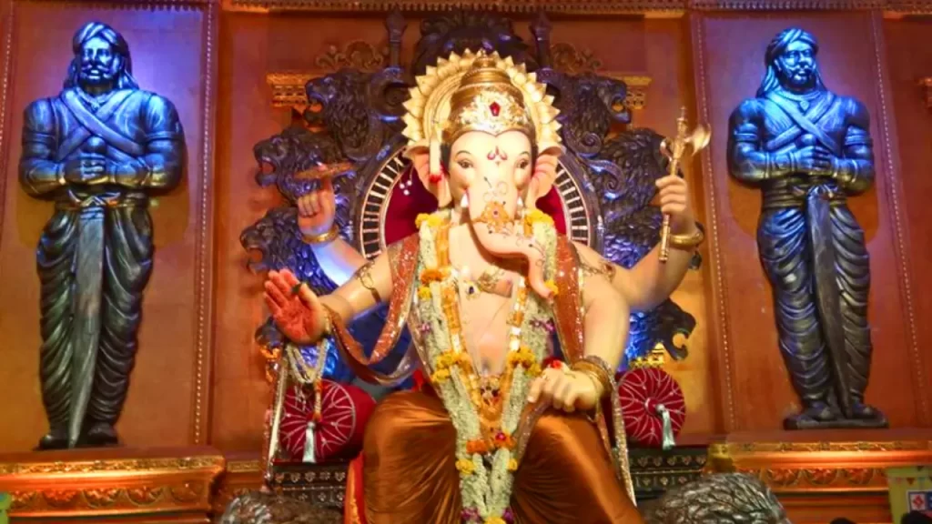 the idol of Khetwadi cha Ganraj one of the biggest Ganesh murti in Mumbai