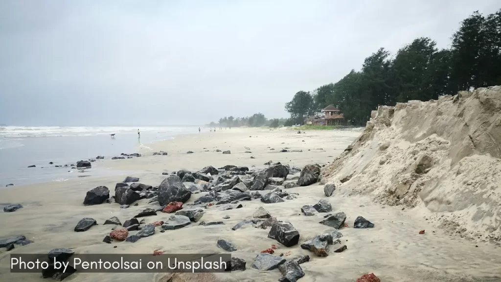 white sand at malvan beach is a popular konkan beaches