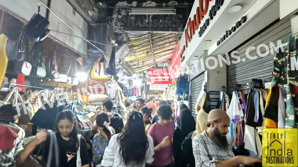 people street shopping at colaba causeway mumbai