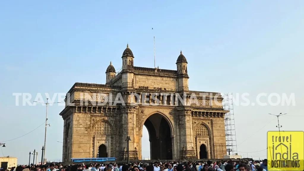 a front view of gateway of india in mumbai