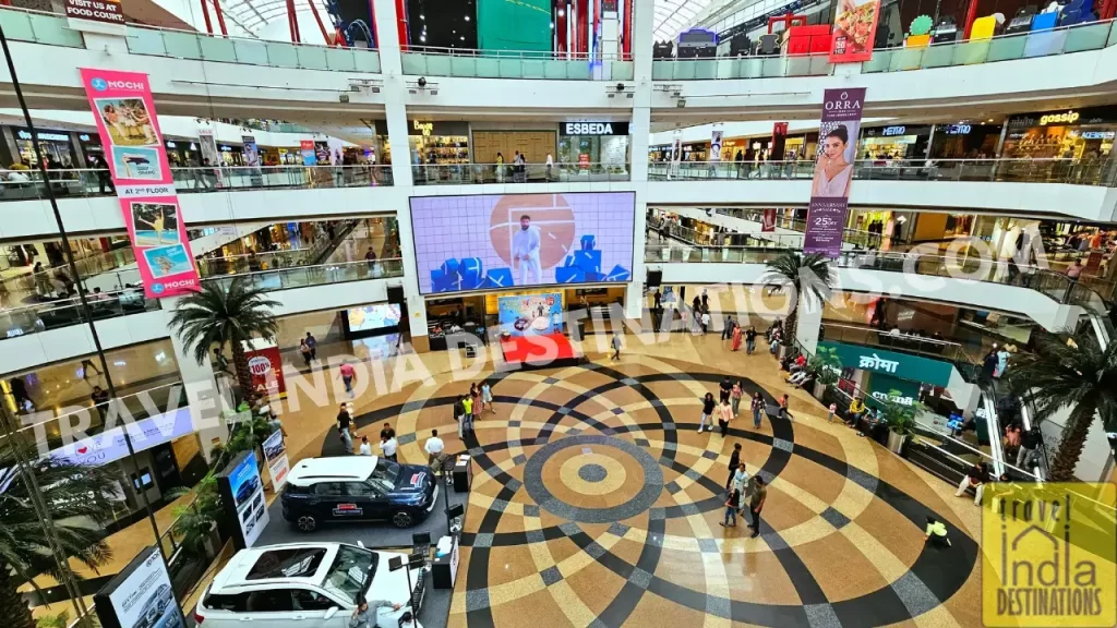 the main entrance of infinity mall malad which remains one of the best shopping malls in mumbai suburbs