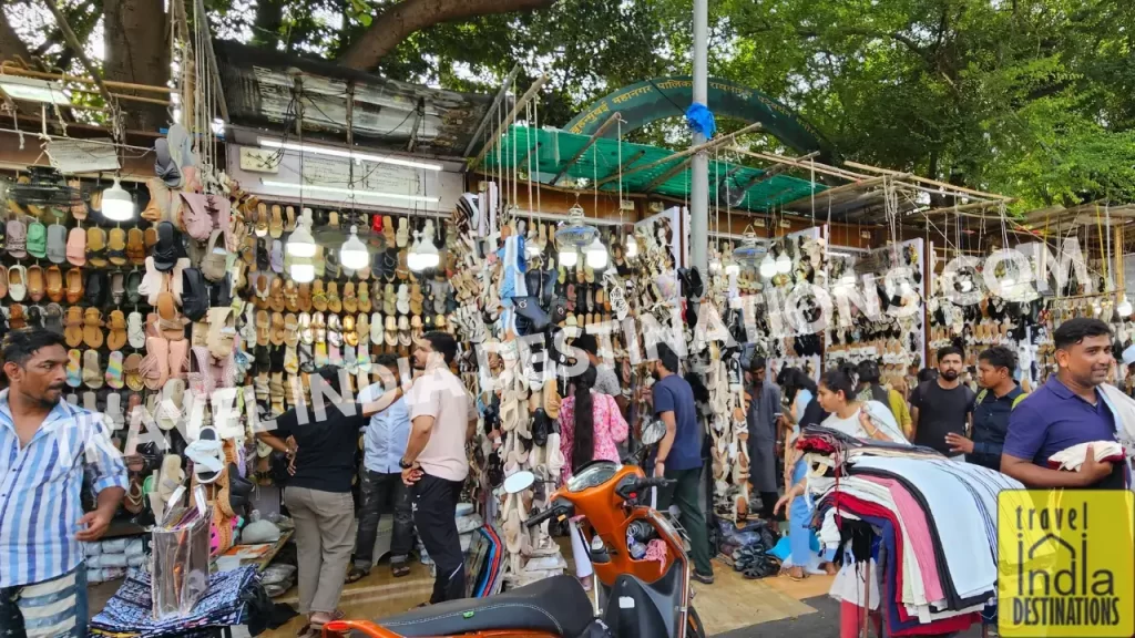 roadside shoe stalls at linking road bandra