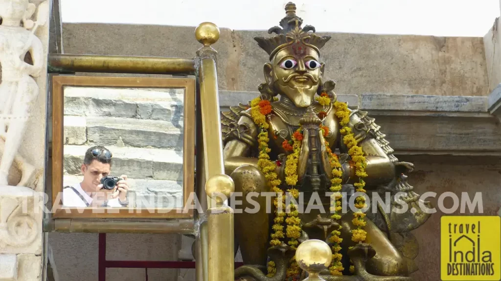 the garuda idol in udaipur jagdish temple