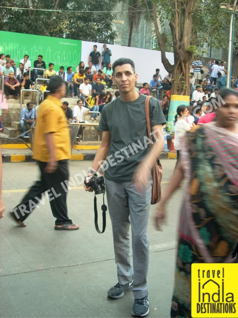 sharukh at the kala ghoda arts festival in mumbai