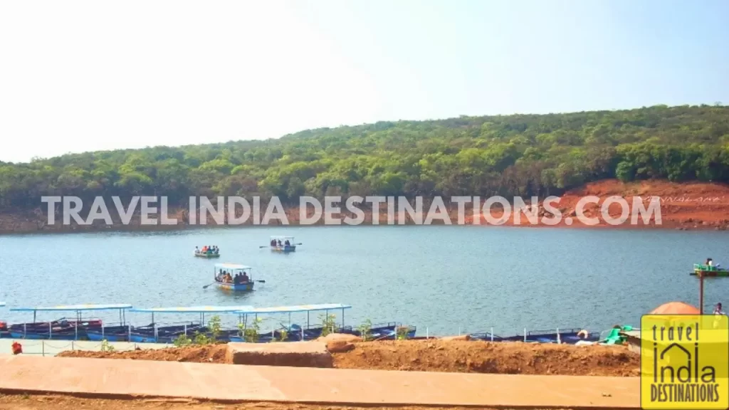 tourists boating in venna lake in mahabaleshwar