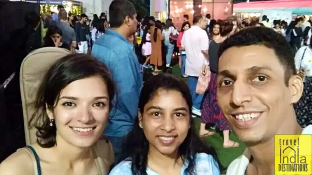 a selfie with Maalavika Manoj at The Lil Flea Mumbai