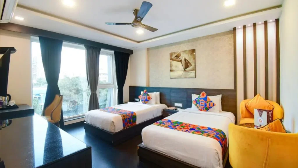 Modern budget accommodation in Kolkata for couples and families at Fabhotel Prime Kzar in Kolkata.