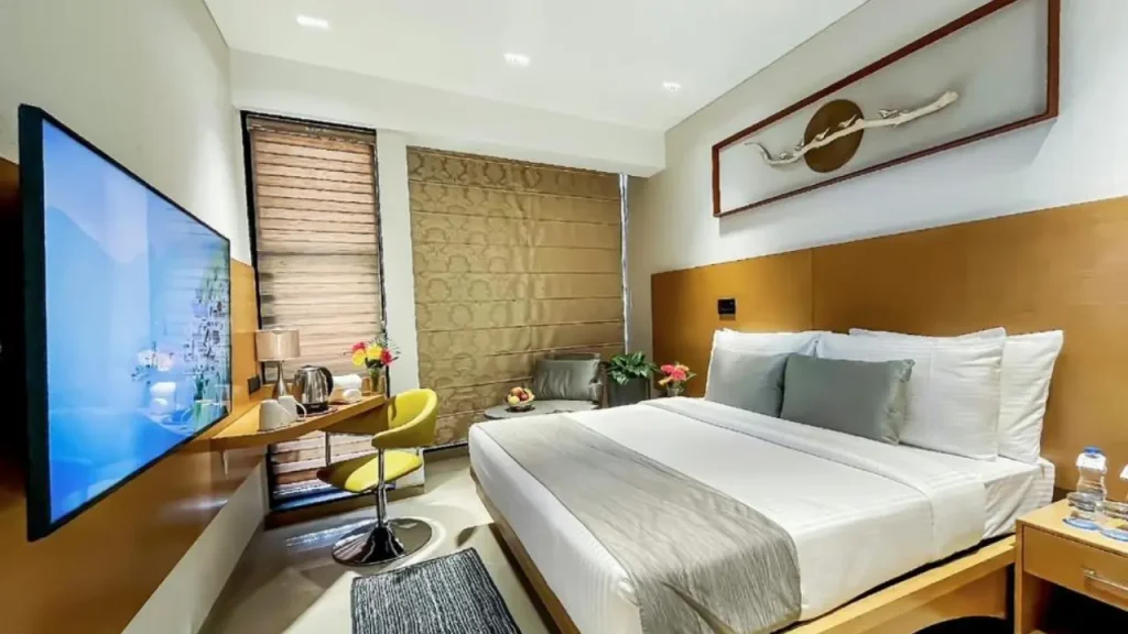 Budget hotel room in Kolkata with modern interiors at Morvee Hotels Alipore, one of the best budget hotels in South Kolkata.