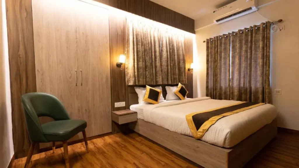 Clean and simple double bed room in The Lake Palm Hotel, one of the best budget hotels in South Kolkata.