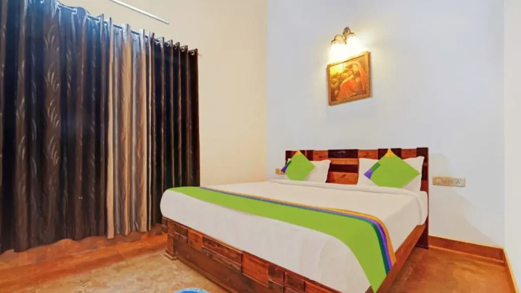 A simple rooom at Treebo Alaka Rester Homestay one of the best budget homestays in Madikeri.