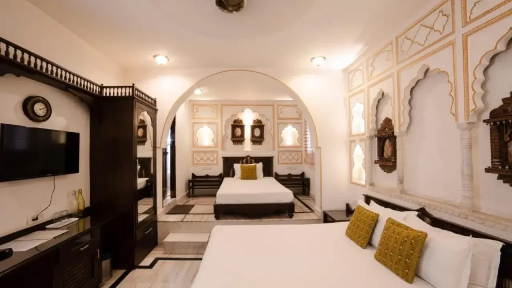 Cosy interiors of Deluxe Double Room at Hotel Pearl Palace Jaipur, one of the best budget heritage hotels.