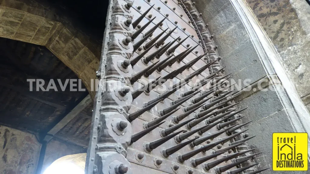 A picture of 12 inch spikes installed on the Dilli Darwaza (Delhi Gate) at Shaniwar Wada, Pune.