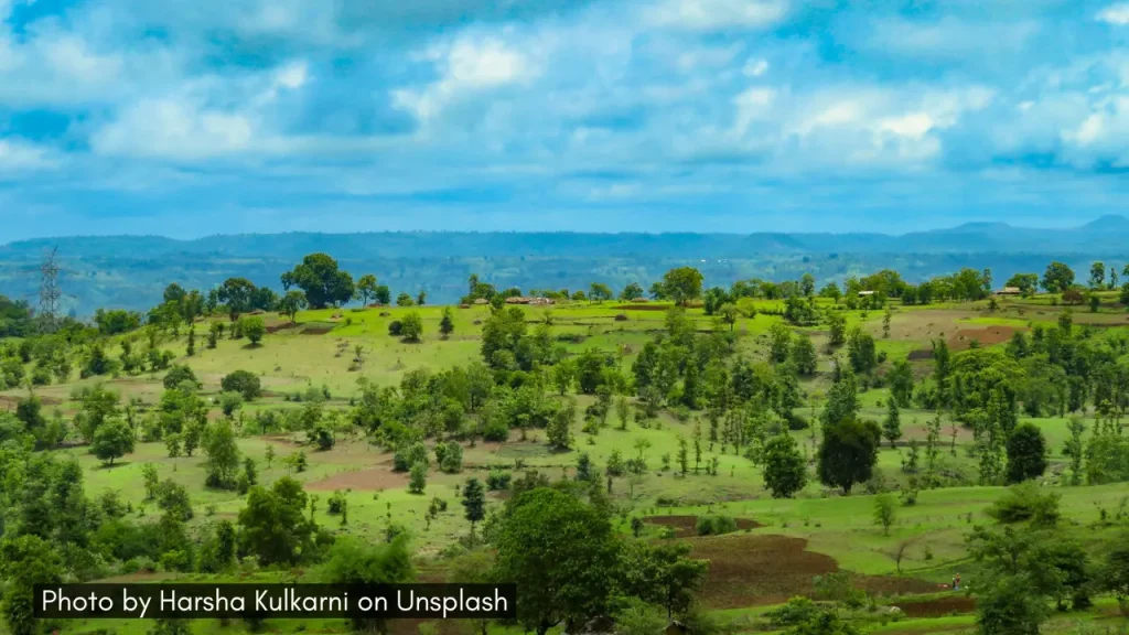 A panoramic view of Jawhar with lush greenery and monsoon clouds, one of the best hill stations in Maharashtra.