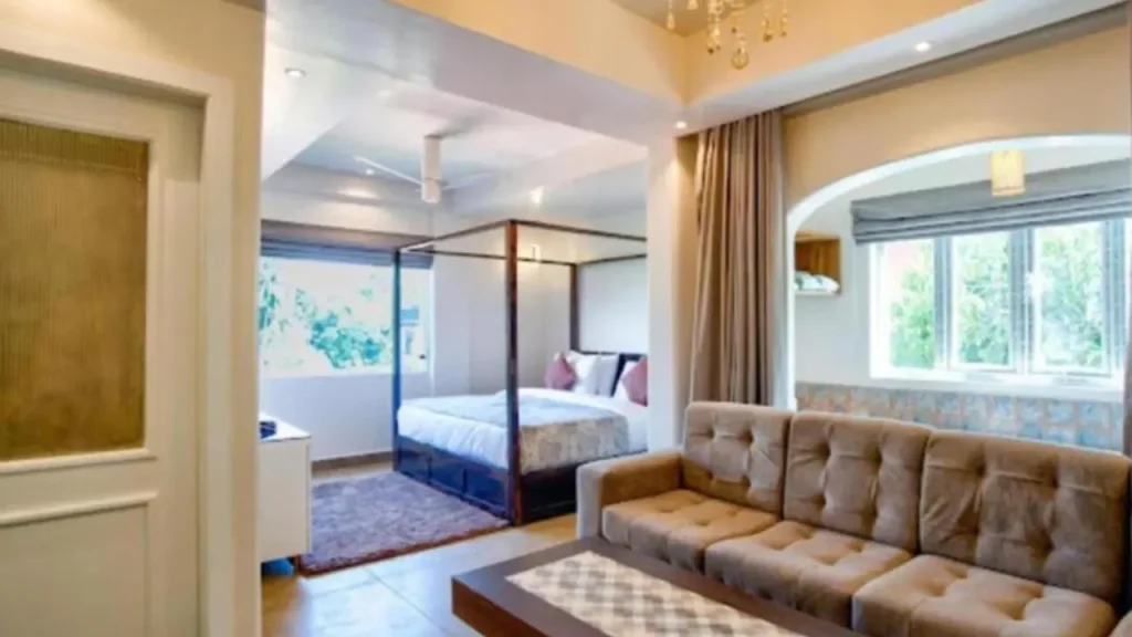 Cozy interiors of the Deluxe Suite in Hotel Pajaros Blu one of the couple-friendly hotels in North Goa.