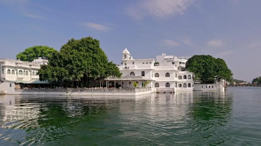 A shot of Amet Haveli with Ambrai Restaurant, one of the best lake view hotels in Udaipur.