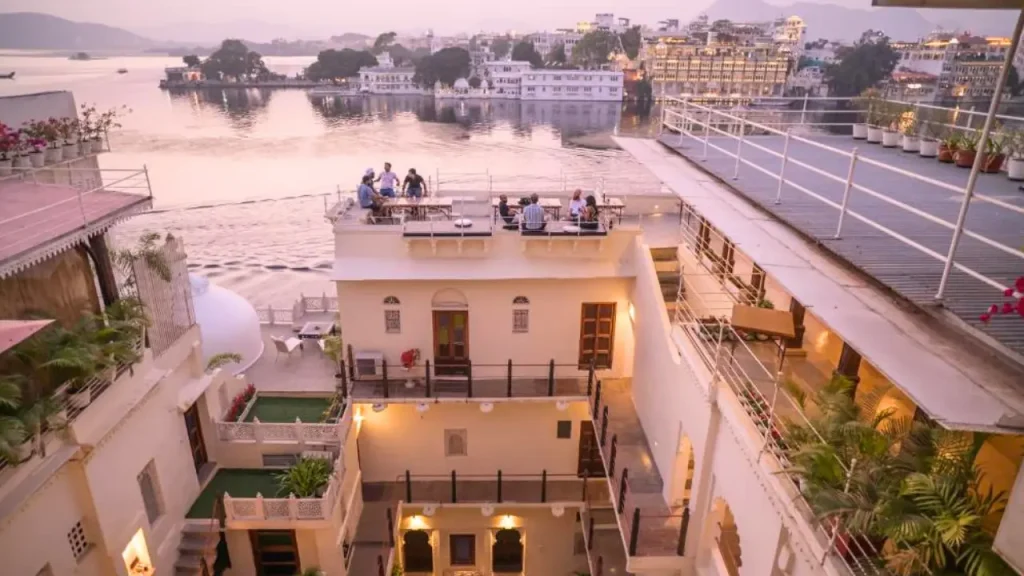 A shot of Kankarwa Haveli with Lake Pichola in the background, one of the best heritage havelis in Udaipur.