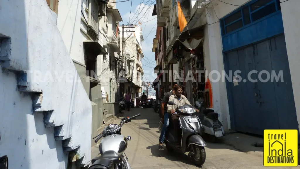 A shot of one of the narrow lanes in Old City Udaipur.