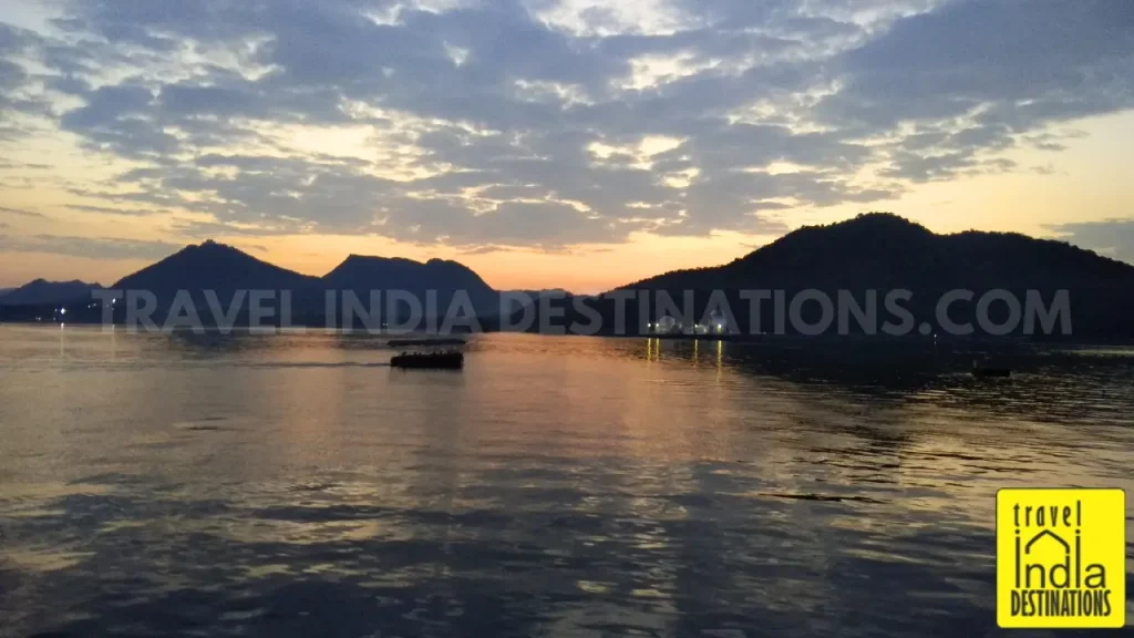 A magical evening and sunset at Fateh Sagar Lake in Udaipur.