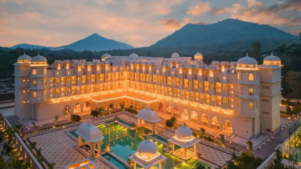 An overview of the Wyndham Grand Udaipur Palace, a pure vegetarian hotel near Fateh Sagar Lake.